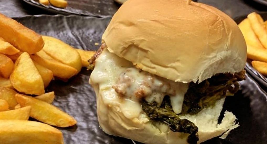 02 Hosteria E Hamburgheria