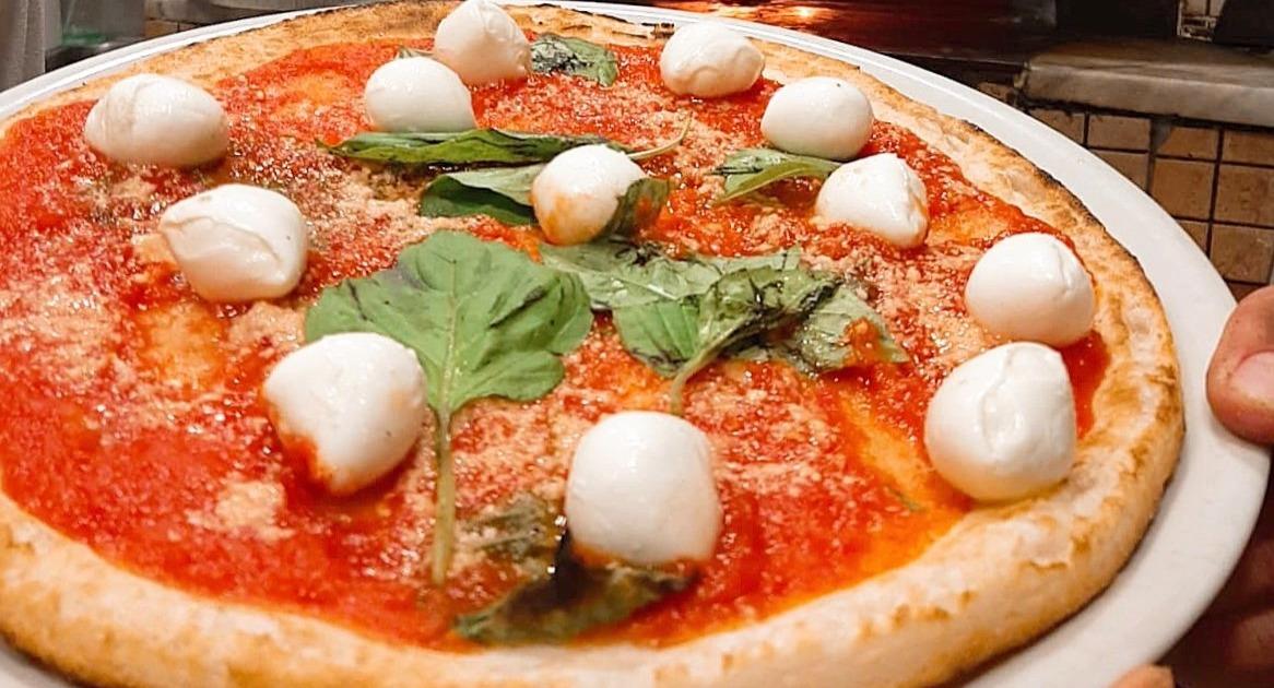 Antica Pizzeria Vesi - Tribunali photo 1