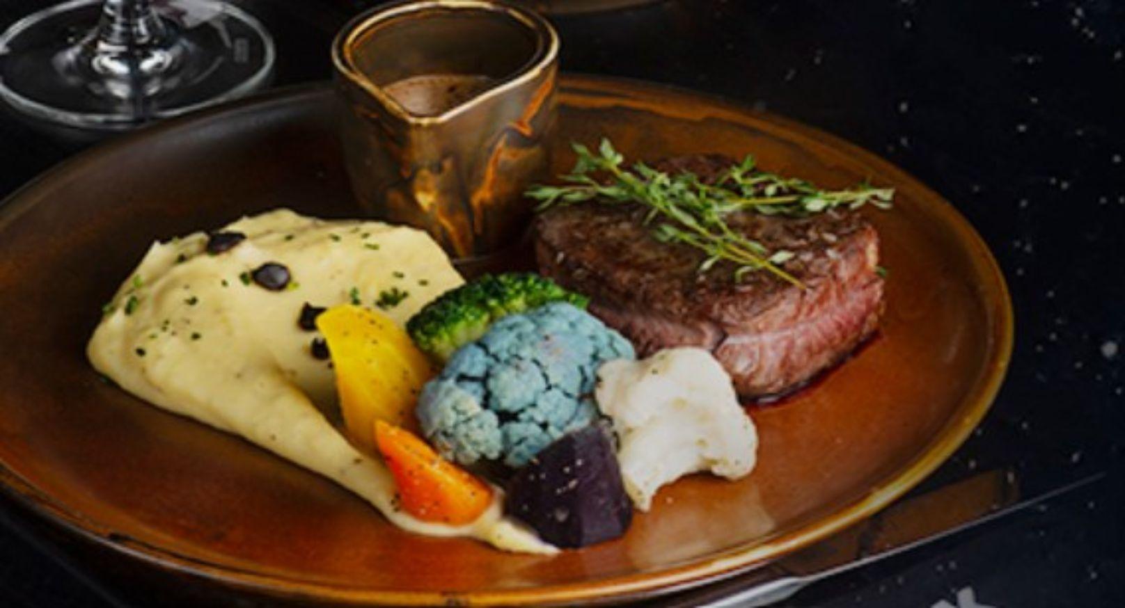 Black Moon Lounge photo 3