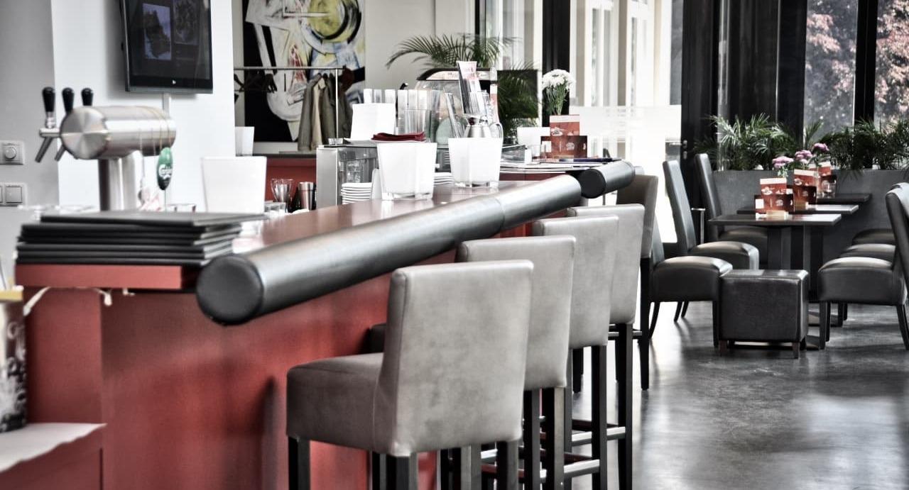 Helms Lounge photo 3