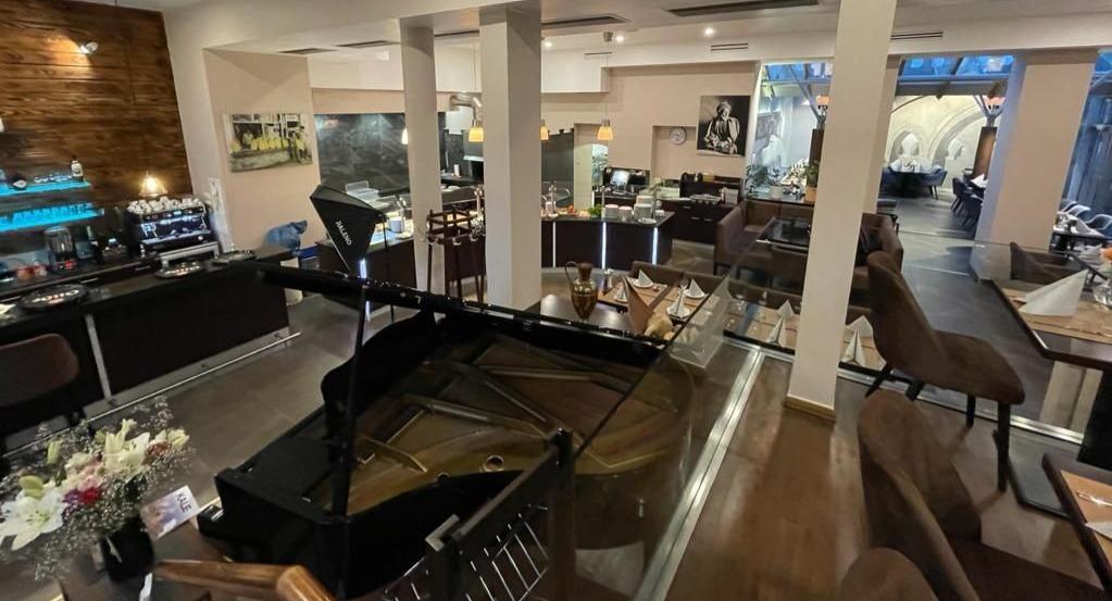 Kale Restaurant photo 4