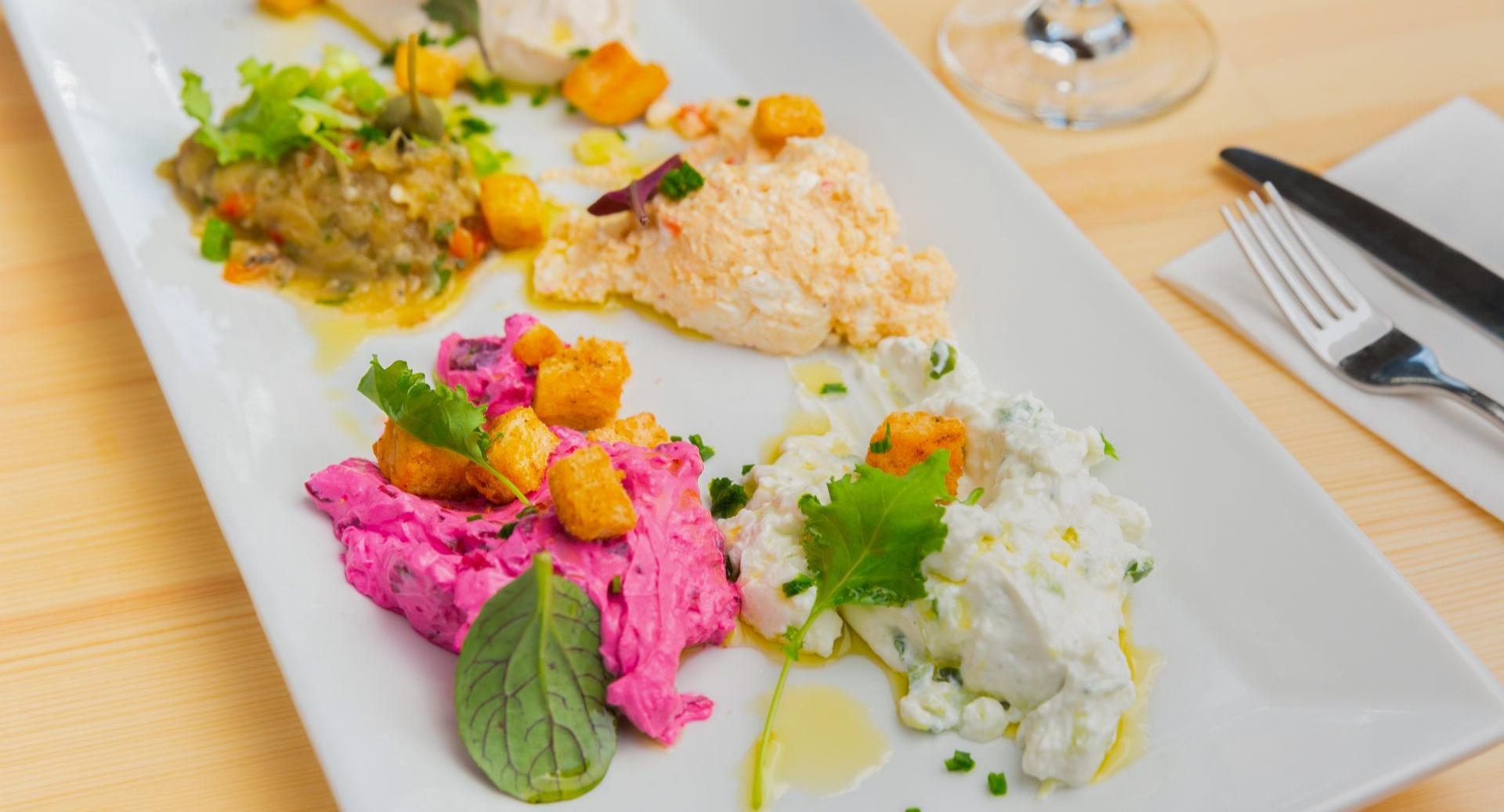 Kouzina Greek Streetfood and Wine photo 3