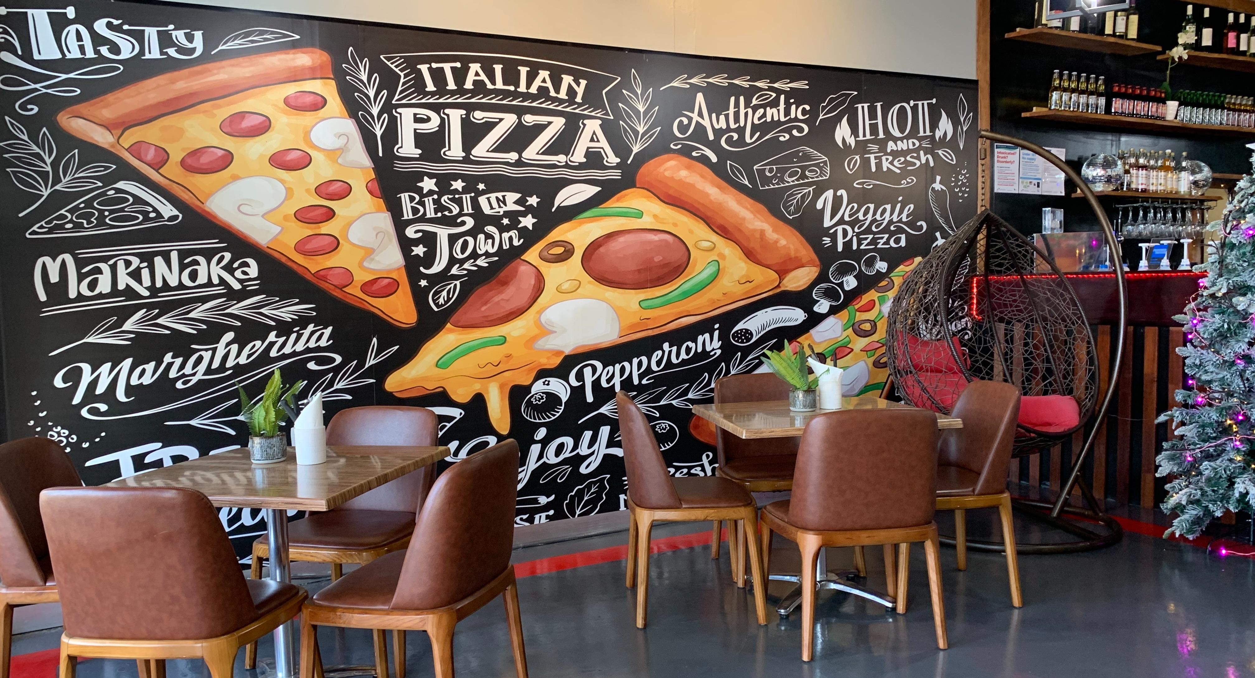 Loui and Frankos Pizza & Pasta on Broadway photo 1
