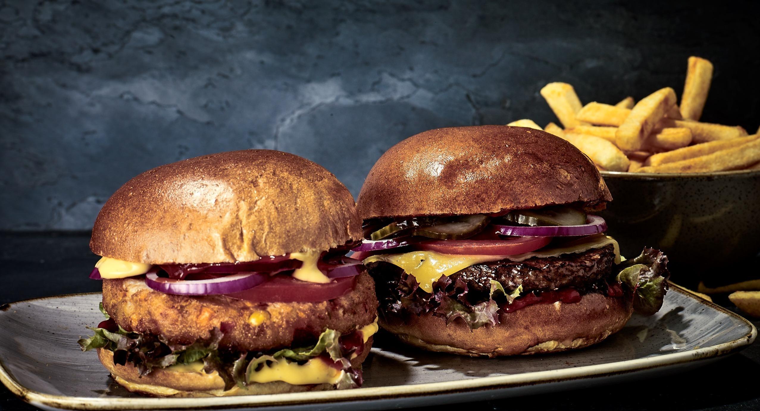 Schweinske Restaurant in Hamburg Barmbek - Schnitzel & Burger photo 3